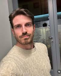 James R., 27 – Los Angeles, CA